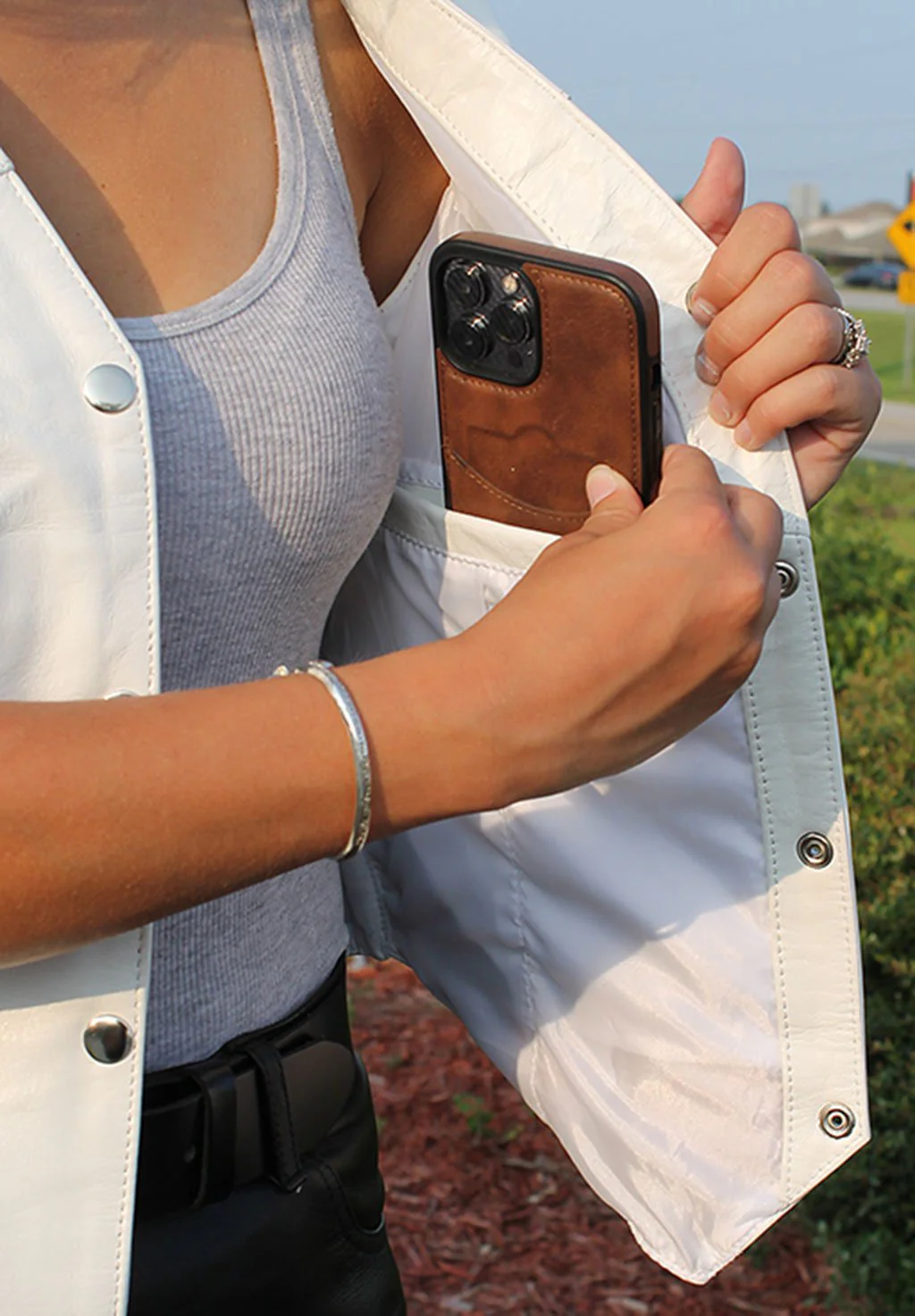 Long Ladies White Leather Vest #VL1227W - Image 3